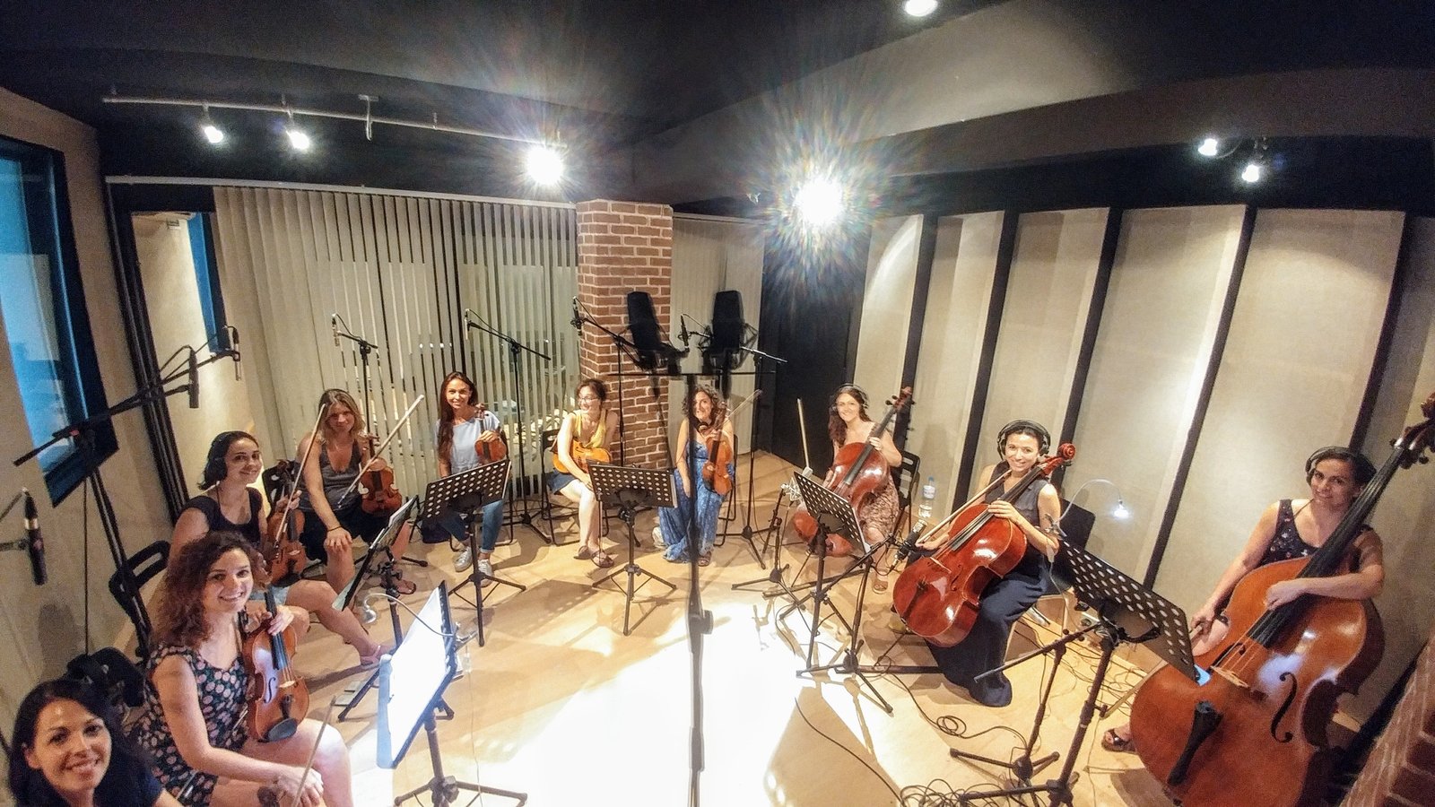 Q-Art String Orchestra grabando el disco "Cabot Cove" de Sergio de la Puente.